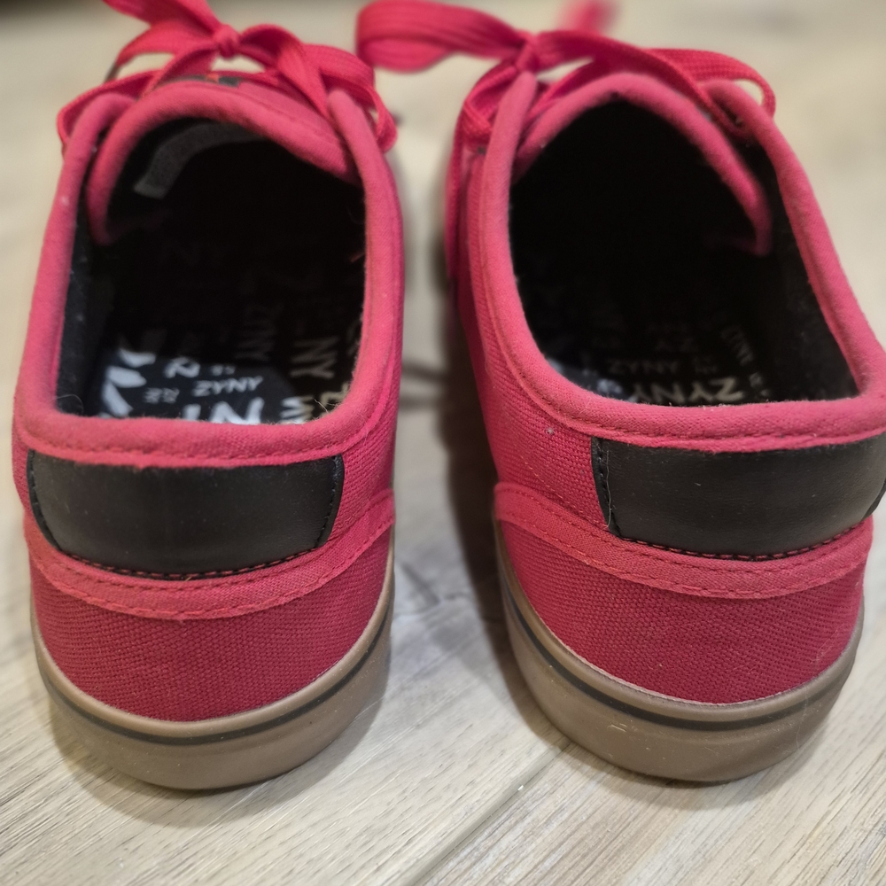 Zoo York Men's size 9 Red Canvas Skate Shoes NWOT - Picture 4 of 4